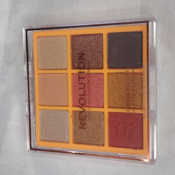 Revolution Neon Heat Eyeshadow Palette - Picture 2 of 4